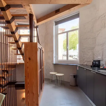 Stylish Triplex By Lovelystay Apartment