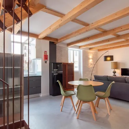 Apartment Stylish Triplex By Lovelystay Porto